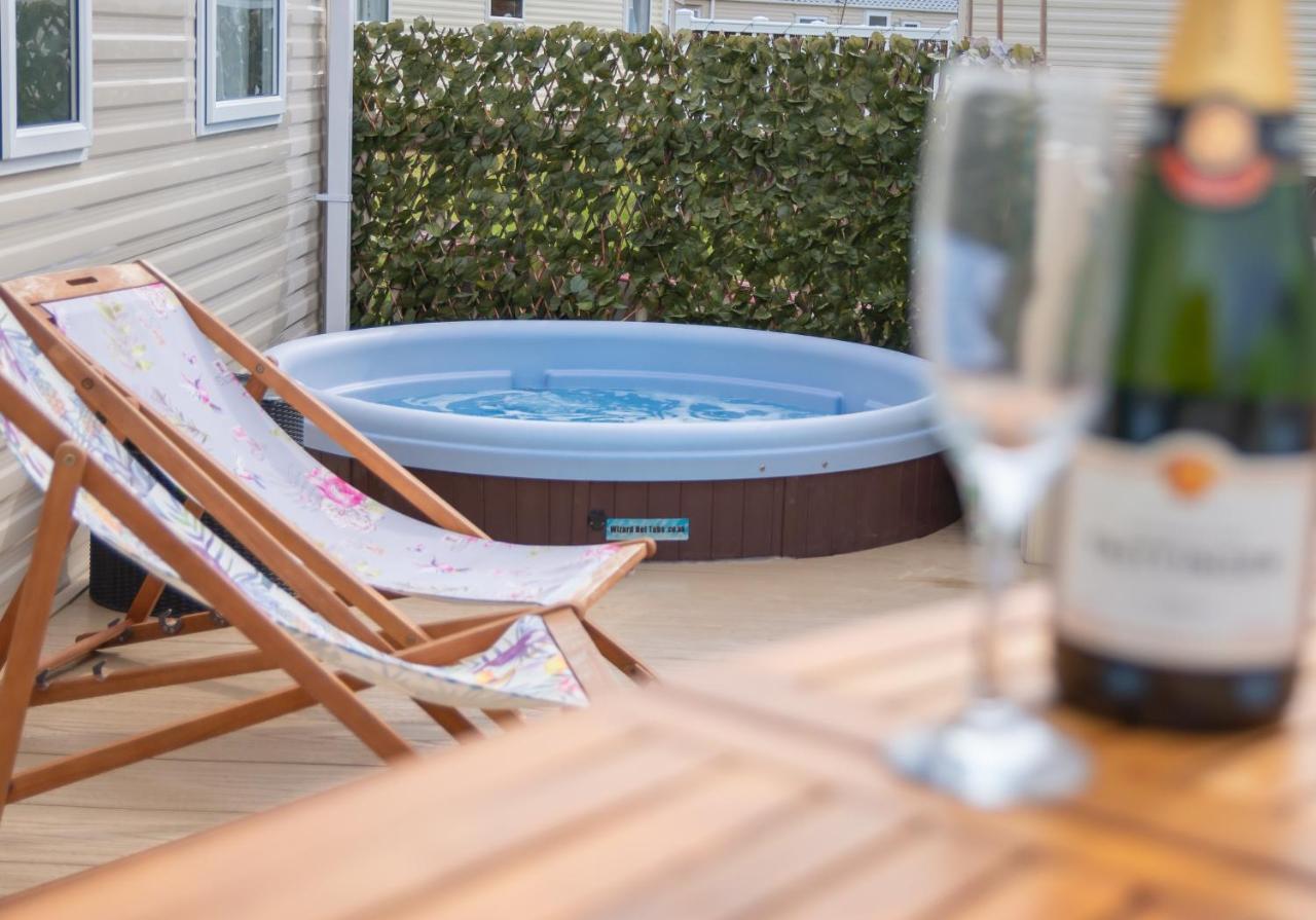 Luxury Lancaster Lodge - The Best Hot Tub Getaway! Tattershall Kültér fotó